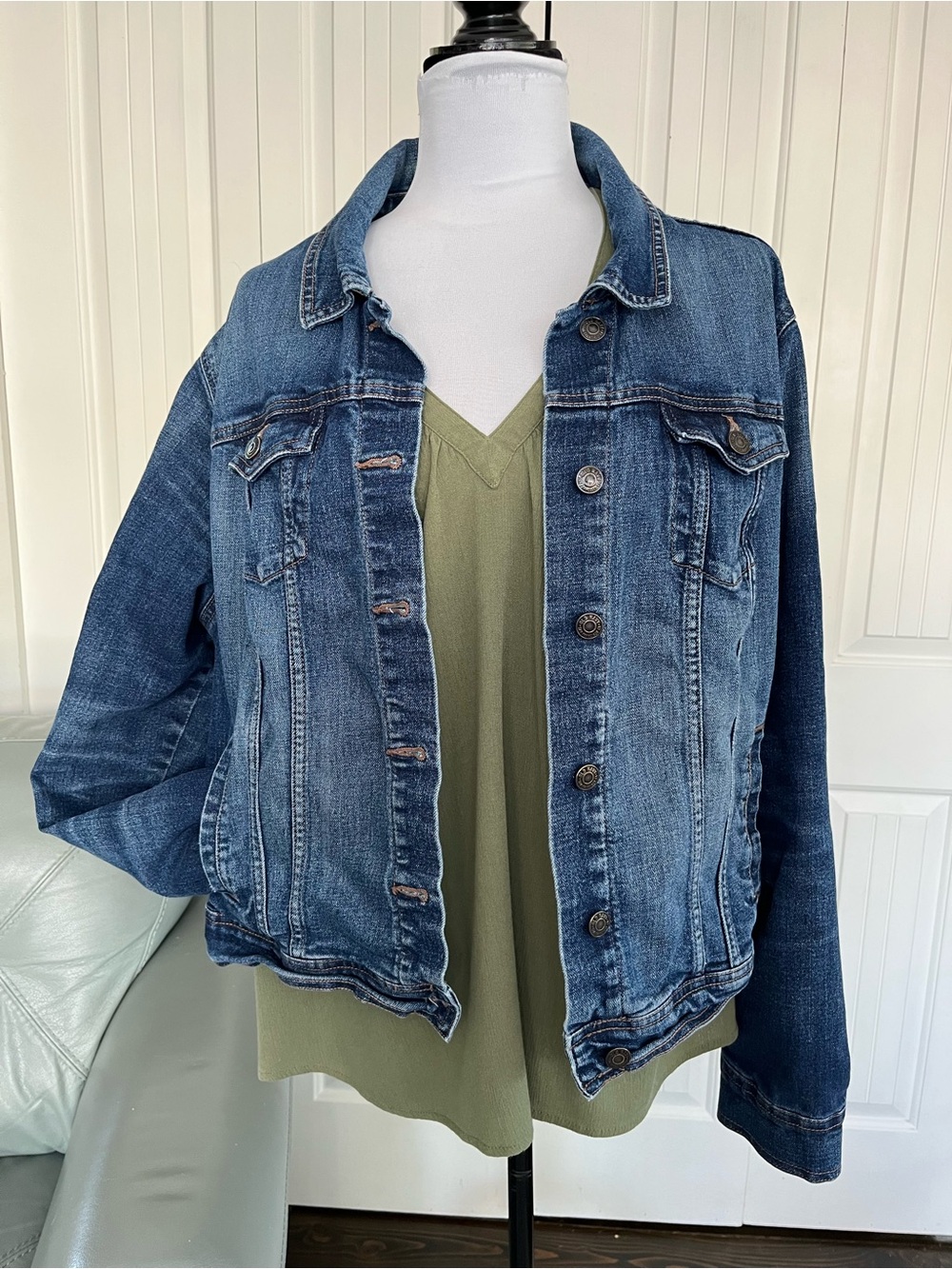 Old Navy, Women’s Jean Jacket. Size XXL